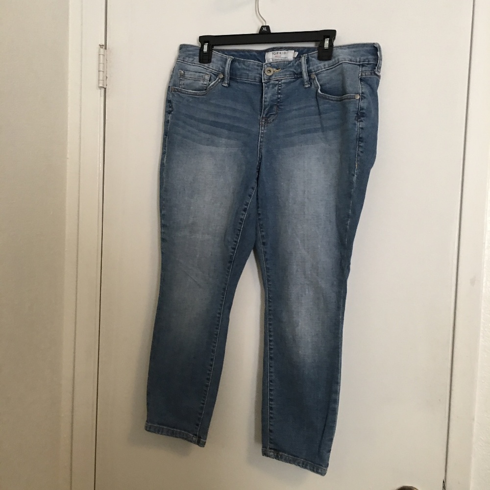 Torrid Capris Washed out Size 32